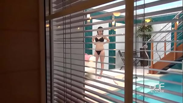 Lascivious Looks - A Cock Sucking Hottie At The Swimming Pool – Free HD Porn Video