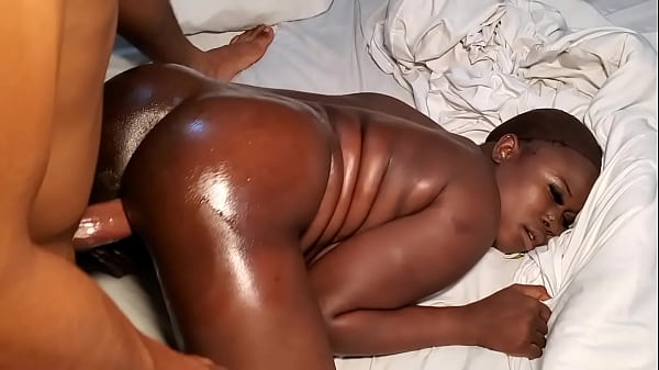 Ebony babe with round ass, gets her pussy stretch by a massive cock – Free HD Porn Video