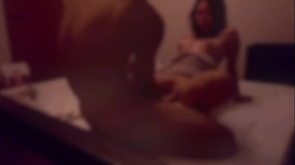 【卒業旅行】友達が寝てる横でSEX！喘ぎ声を我慢しすぎてアクメ連発で大量潮吹き　ハメ撮り　こっそり　正常位　喘ぎ声　寝取られ　NTR 　淫乱　美少女　巨乳　かわいい　個人撮影　素人　日本人　えむゆみ