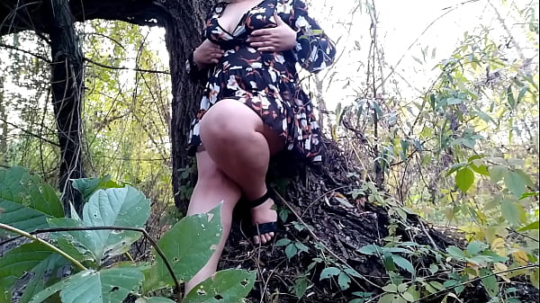 Mature milf masturbates