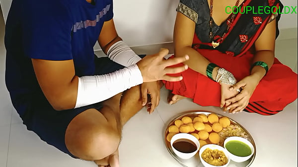 While eating Panipuri, the test increased tenfold by pouring water from Komal's pussy – Free HD Porn Video