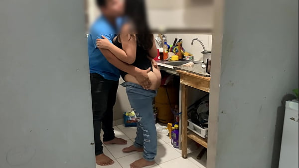I fuck my friend in the kitchen, she's angry because her husband sent her to wash the dishes, I put my cock in her pussy and in her mouth and the asshole of the husband watches television and doesn't even notice