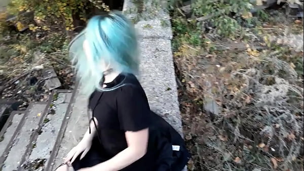 THE GIRL PEED ON THE STRANGER'S HAND, HE FUCKED IN THE THROAT – Free HD Porn Video