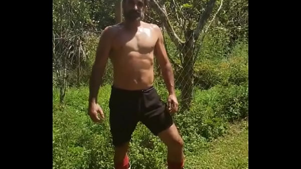 Who enjoys outdoor sex?