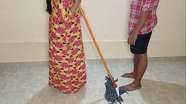 aunty who is wiping the room was sucked up and fucked! Desi XXX Sex in clear Hindi voice