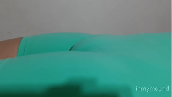 Teen with a furry pussy. You can see her hairs on her pussy through the vacuum-packed leggings - Inmymound – Free HD Porn Video