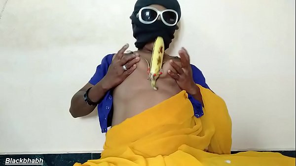 South Mallu Aunty took a big banana in her pussy – Free HD Porn Video