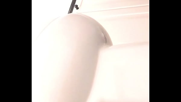 my roommate wearing yoga pants in the washroom – Free HD Porn Video