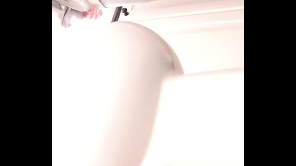 my roommate wearing yoga pants in the washroom – Free HD Porn Video