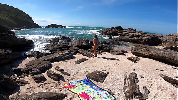 This hot blonde can not see a beach that wants to make love! – Free HD Porn Video