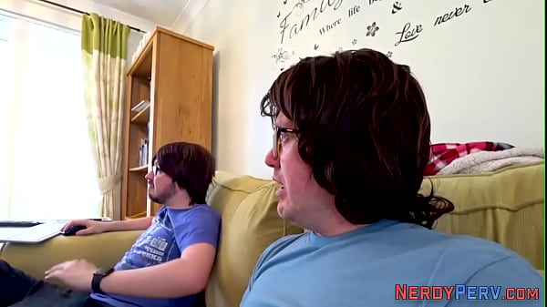 Yorkshire nerd get blowjob from chubby brits – Free HD Porn Video