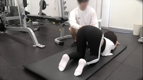 My ex-boyfriend, whom I dated two years ago, became a gym instructor, and when I went to the gym to meet him for the first time in a while, my hands gradually approached my hip and chest, and I remembered two years ago.