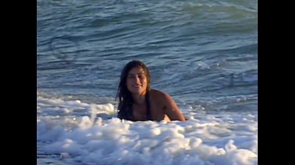 NAKED GIRL ON THE PUBLIC BEACH