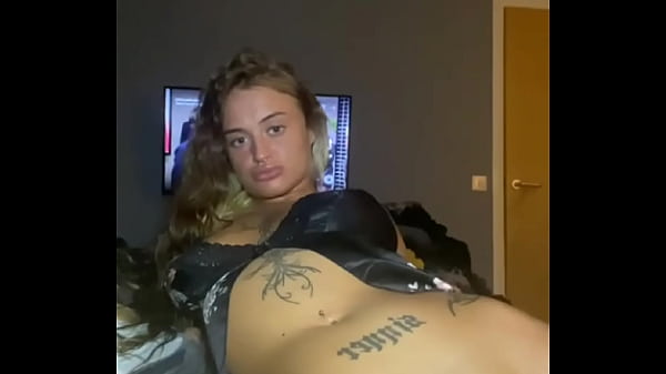 Thick Goth Loves To Fuck Herself Before Parents Come Home – Free HD Porn Video