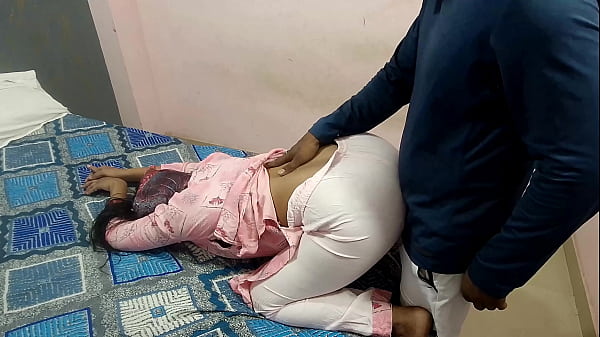 Aunty was in doggy position due to back pain, the boy pulled down her panty and inserted his penis – Free HD Porn Video