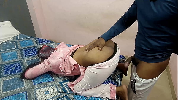 Aunty was in doggy position due to back pain, the boy pulled down her panty and inserted his penis – Free HD Porn Video