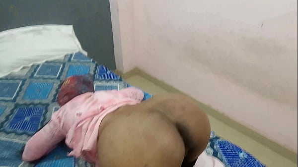 Aunty was in doggy position due to back pain, the boy pulled down her panty and inserted his penis – Free HD Porn Video