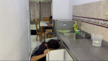 Novice plumber fucks petite Latina in exchange for payment for his work