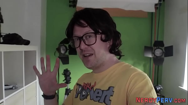 Amateur sucks nerds dick