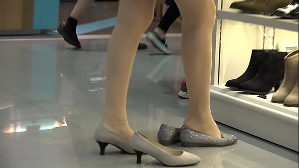 [Shoe store stockings shooting record 3] Two short skirts and meat silk beauties try on high heels in the shoe store – Free HD Porn Video