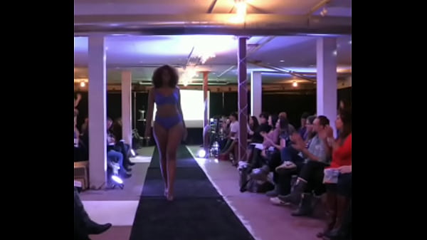 Black culona parades in panties