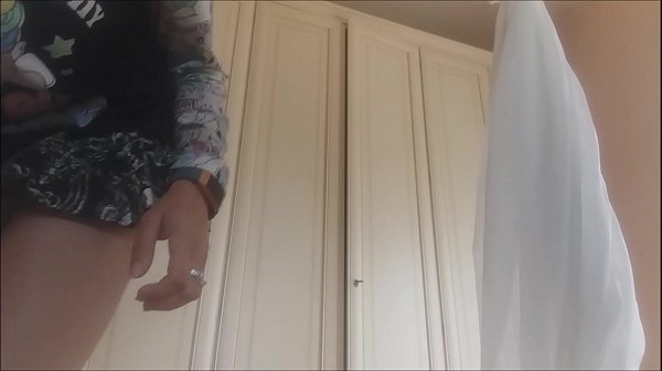 sensuality mixed with bad smell ... I masturbate under my skirt while farting