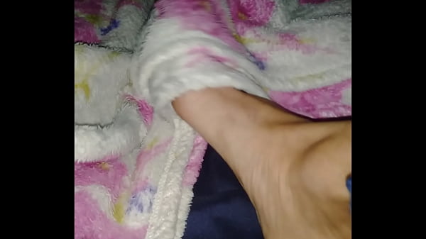 Good cold to stay under the covers – Free HD Porn Video