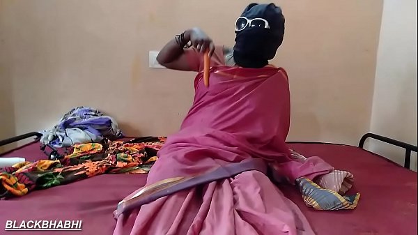 DIRTY HOUSE WIFE FUCK HER PUSSY WITH A CARROT – Free HD Porn Video