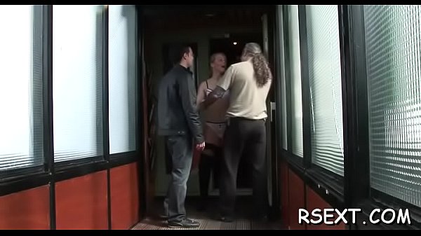 Darksome chocolate hooker gives white guy a steaming blowjob – Free HD Porn Video